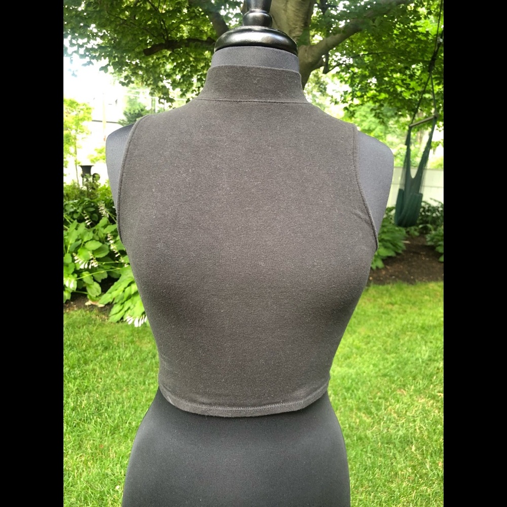 Black high neck crop tank